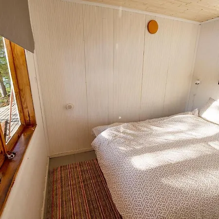 Lingonberry Pieni Moekki Saunalla Alpehytte Mikkeli