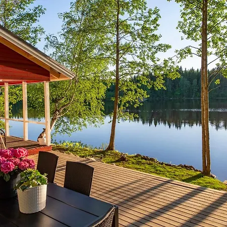 Lingonberry Pieni Moekki Saunalla Chalet *