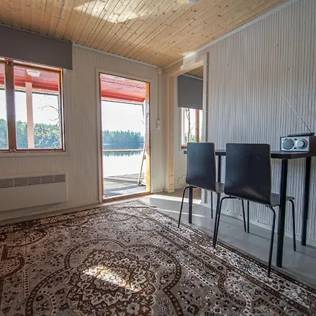 Lingonberry Pieni Moekki Saunalla Chalet